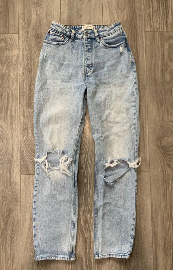 Abercrombie Curve Love High-Rise Dad Jeans - Image 3