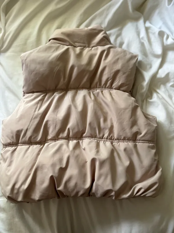 RSQ Tilly’s Beige Cropped Puffer Vest - Image 2