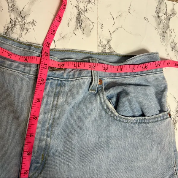 Levi’s low pro straight jeans light wash distressed Sz 32‎ - Image 6