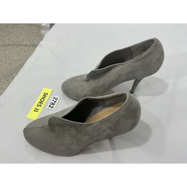 Womans Apt 9 Ellinore Size 10 M Gray Faux Suede Pull On Heel Ankle Bootie - Image 3