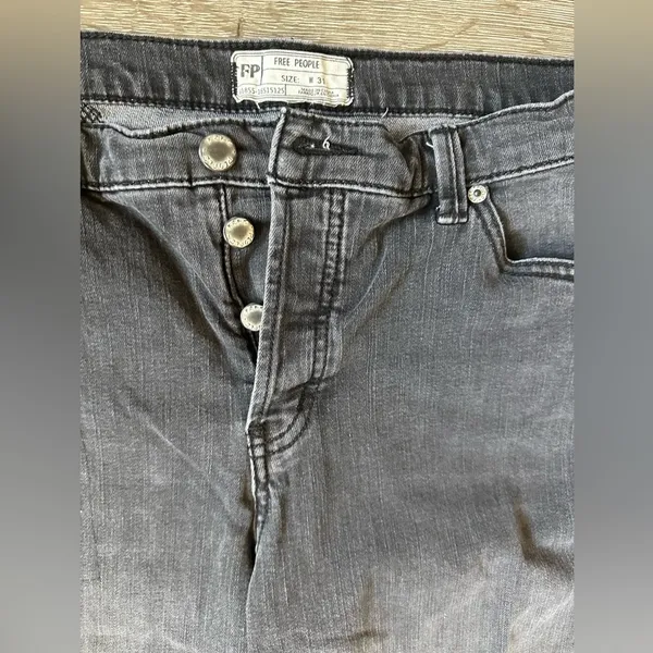Women Free People Charcoal Distressed Skinny Jeans size 31 - Image 7