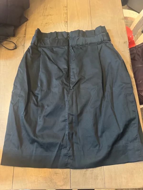 BCBGMaxAzria Size 0 Black Skirt - Image 3