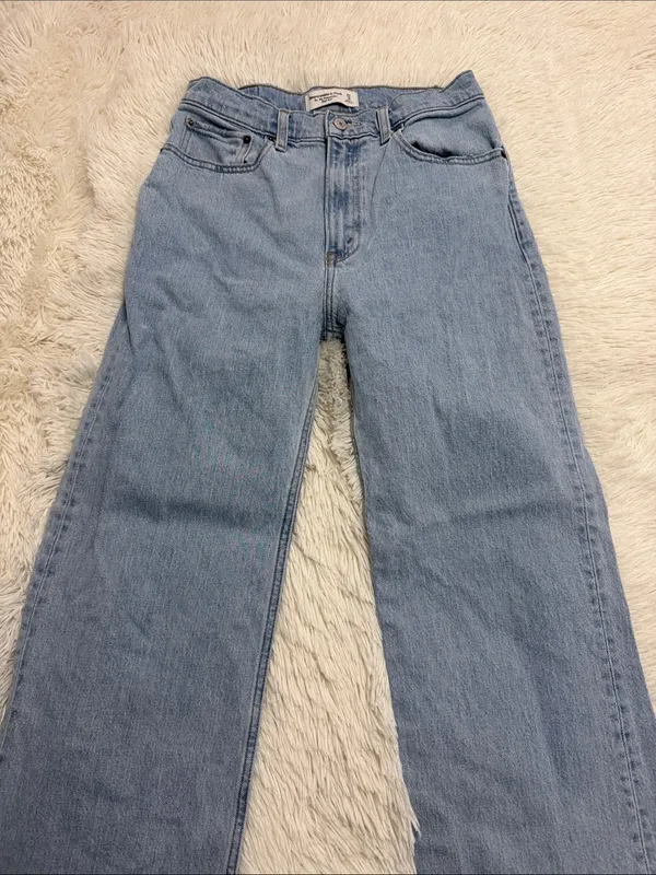 Abercrombie & Fitch High Rise 90’s Relaxed Jean - Image 3