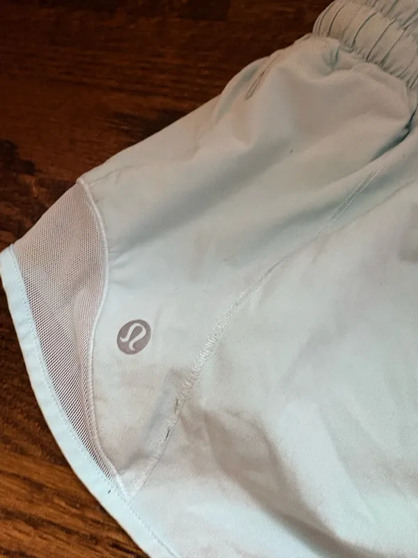 Lululemon Shorts Hotty Hot 2.5" - Image 3