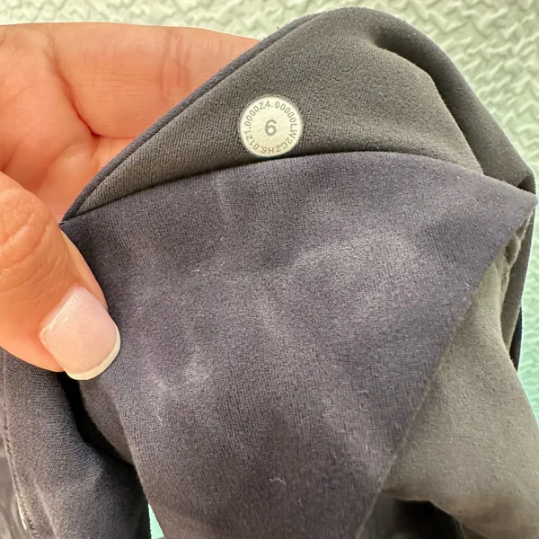 Lululemon Black Sports Bra Moisture-Wicking Racerback Size 6 - Image 4