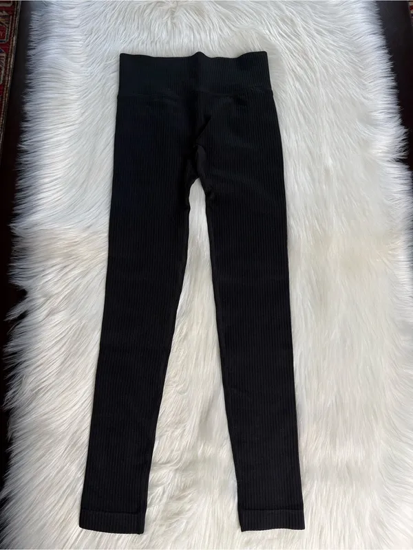 Halara Black 7/8 Length Ribbed Leggings NWT S - Image 2
