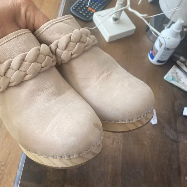 Dolce Vita Hila beige tan suede platform mule clogs size 9.5 NWT braided detail - Image 4