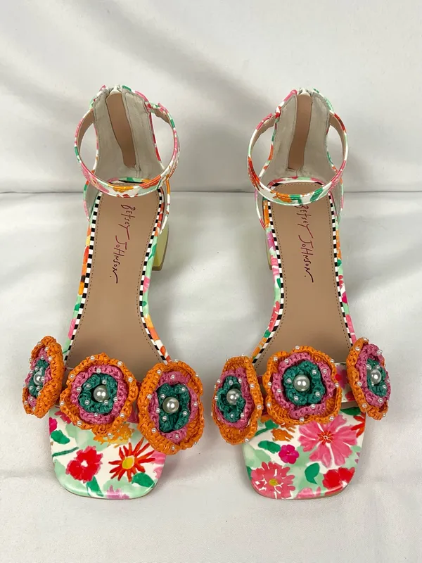 Betsey Johnson Brandee Sandals Crochet Flower Block Heel Sz 8.5 New - Image 2