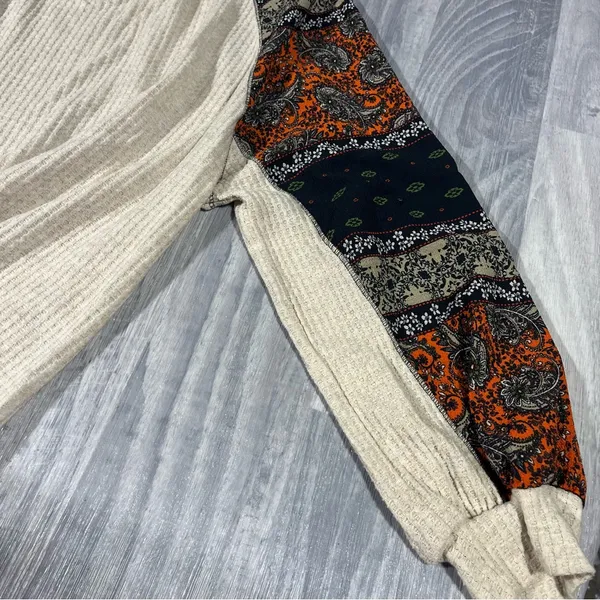 Daytrip Beige and Black Paisley Sleeve Top - Image 8