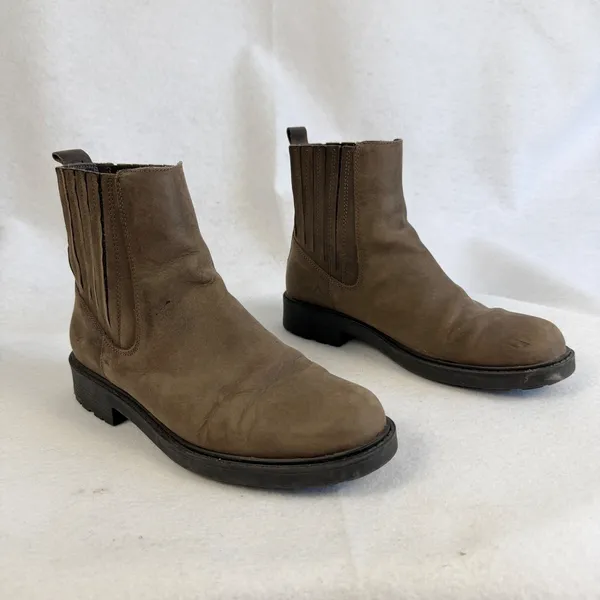 Clarks Womens 8.5 Chelsea Boots Brown Leather Block Heel Ankle Moto - Image 4