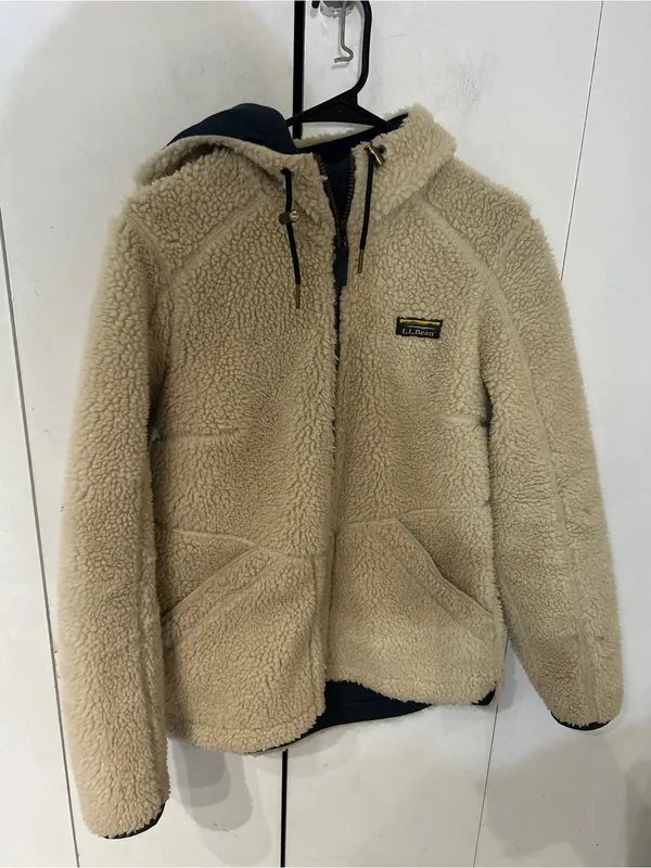 Vintage L.L. Bean Cream Hooded Sherpa Jacket with Navy Lining - Image 3