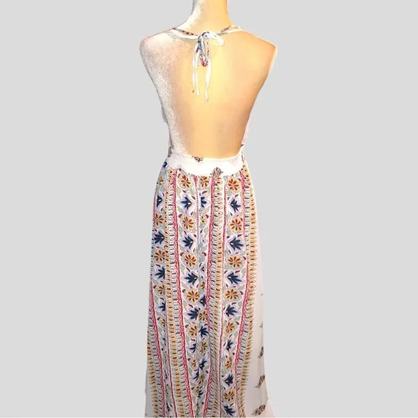 Selfie Leslie floral halter maxi dress! - Image 11