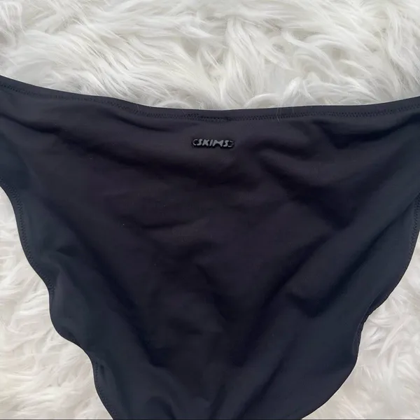 Skims Signature Swim Dipped Mid Coverage Bikini Bottom Onyx Size Medium - Image 7