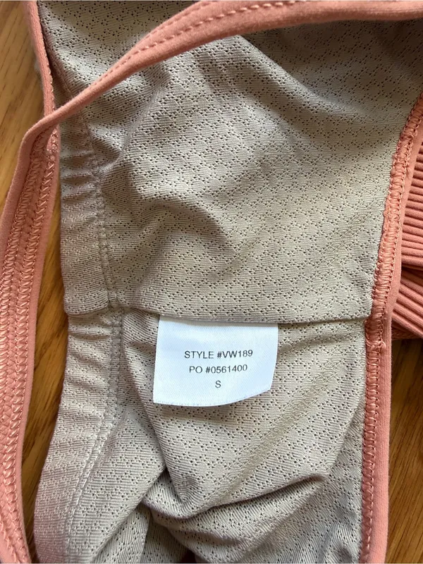 Vuori Ribbed Crop Tank Size Small - Image 7