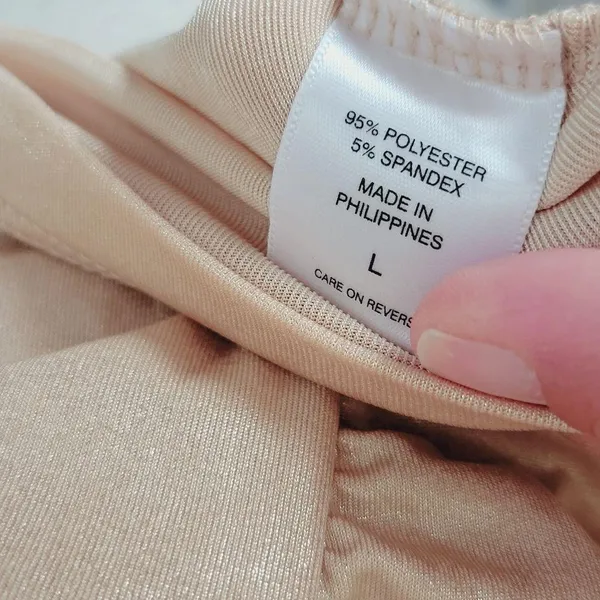 NY&CO metallic high sheen blouse size large - Image 7