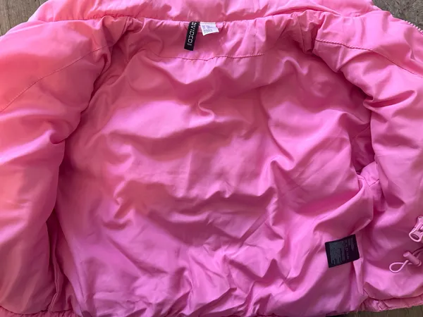 Women's cropped bubblegum pink puffer jacket - Image 4