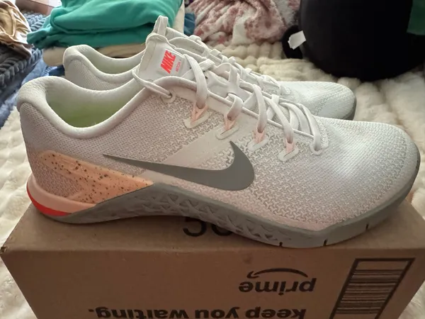 Women’s Nike Metcon 4 Training Shoes Size 9.5 - Image 2
