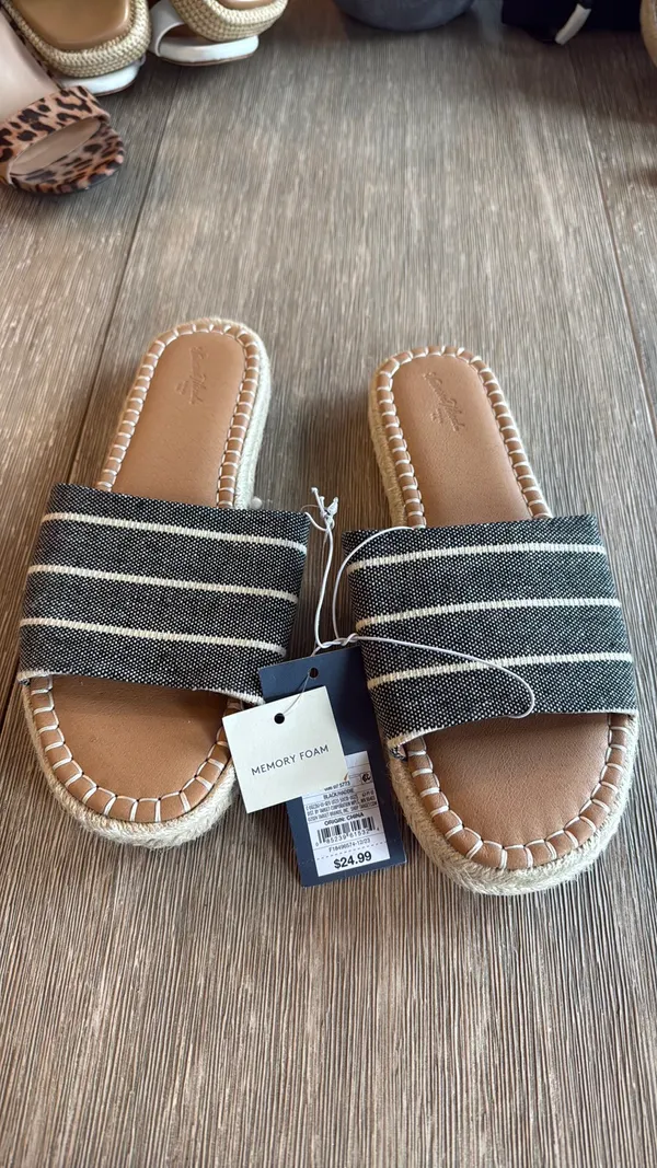 Target sandals - Image 3