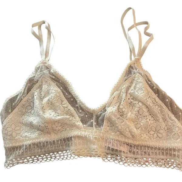 Victoria's Secret Women's Cream Lace Bra - Image 3