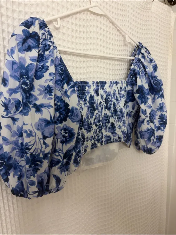 Abercrombie & Fitch Emerson Blue White Floral Crop Smocked Puff Sleeve Top Small - Image 9