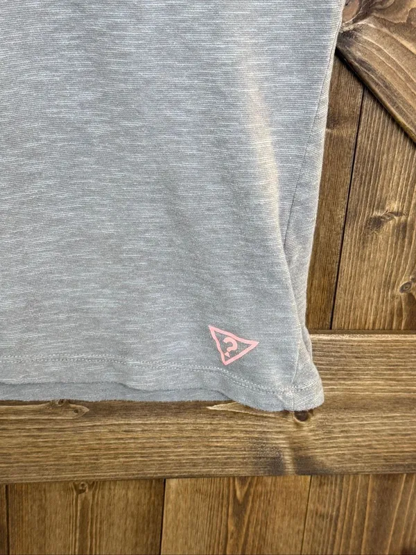 GUESS Women’s L Gray V Neck T Shirt Pink Floral Embroidered Short Sleeve (9332) - Image 2