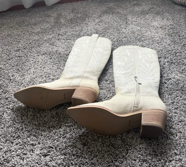 DV by Dolce Vita White Embroidered Western Boots - Image 5