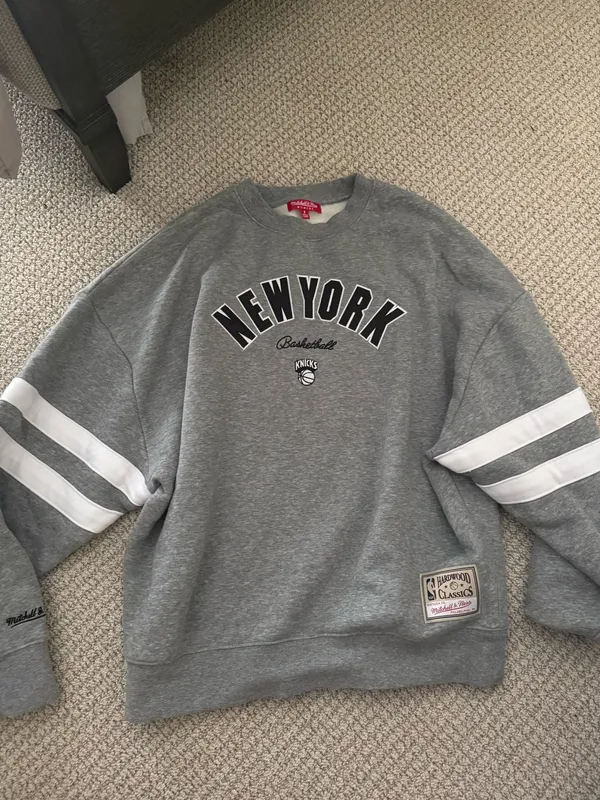 Mitchell & Ness Knicks Sweatshirt - Image 2