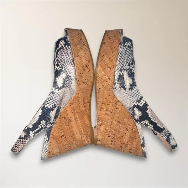 Stuart Weitzman 7.5 Snake Print Embossed Cork‎ Wedge Slingback Peep Toe Sandals - Image 9