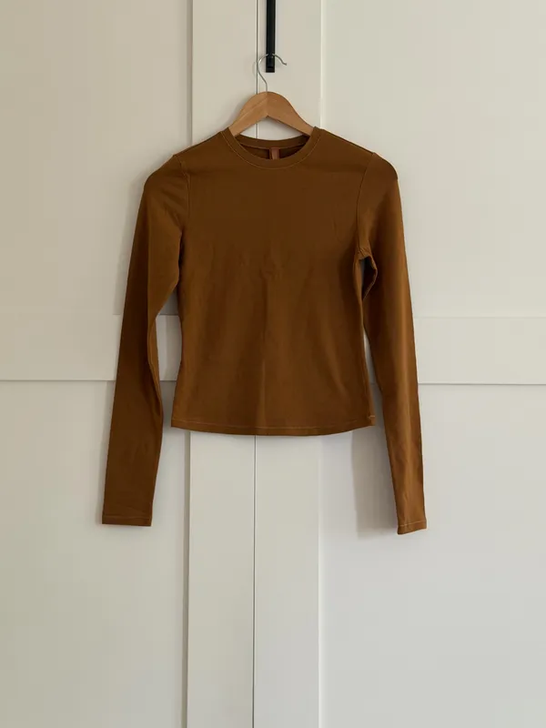 NWT Skims Cotton Jersey Long Sleeve T-Shirt SMALL - Image 2