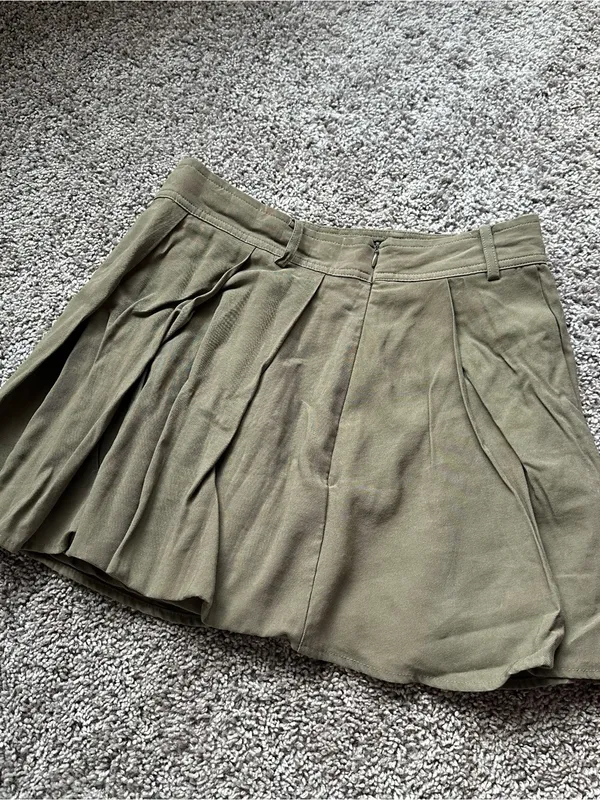 Zara Olive Green Pleated Skater Shorts - Image 2