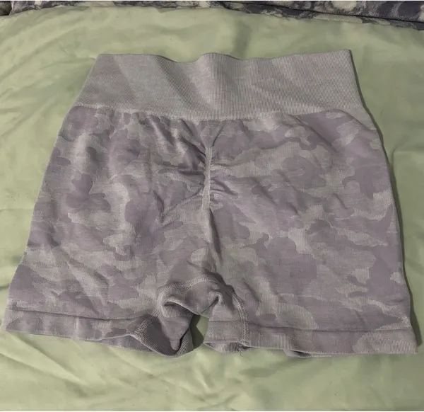Butt scrunch shorts Purple - Image 2
