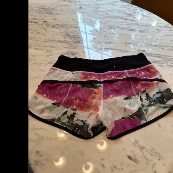 Lululemon speed short‎ in size 4 - Image 2
