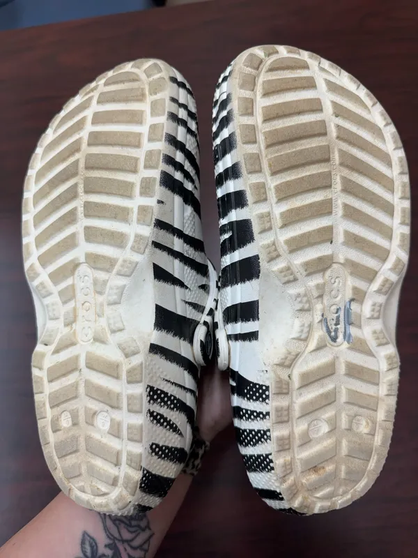 Crocs Zebra Print Lined Clogs Size Womens 9 - Image 4