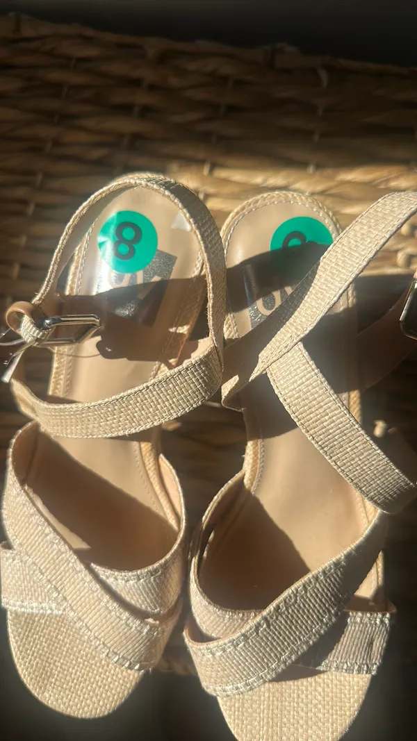 DV Platform by Dolce Vita Sandals - Image 2