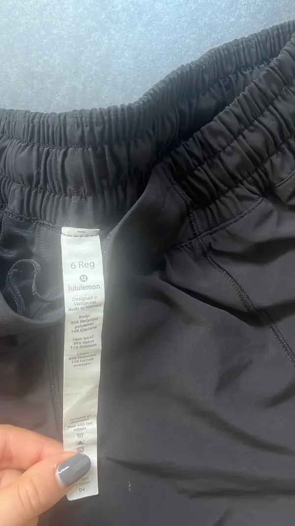 Lululemon Hotty Hot Low-Rise Lined Short 2.5 - Image 4