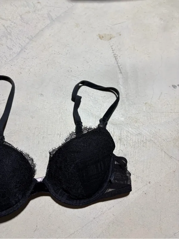 Victoria’s secret Black Lace lined Demi bra 32B - Image 5