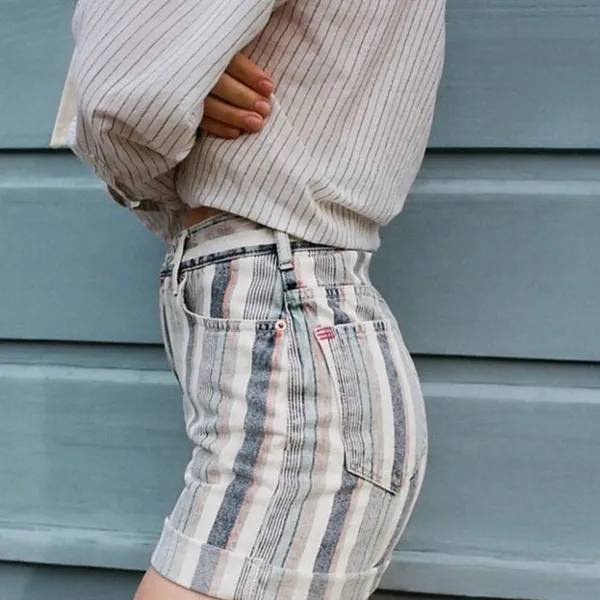 BDG High-Waisted Mom Short - Striped Denim Size 27 - Image 2