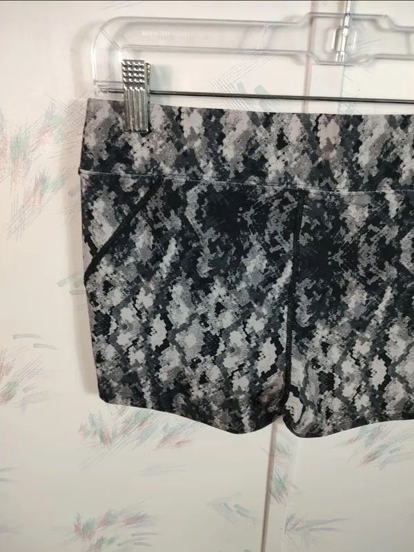 Reebok Snakeskin Compression Shorts - Image 5