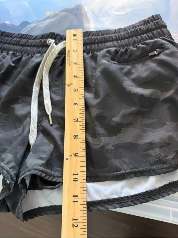 Vuori Women's Clementine Shorts Women’s Small - Image 7