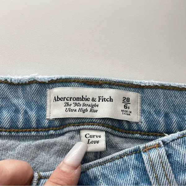Abercrombie & Fitch Curve Love The 90s Straight Ultra High Rise size 28/6s - Image 4