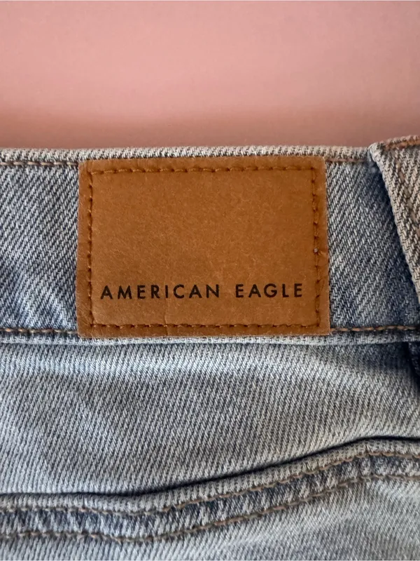 American Eagle Super High Rise Straight Jeans Light‎ Wash Size 4 - Image 4