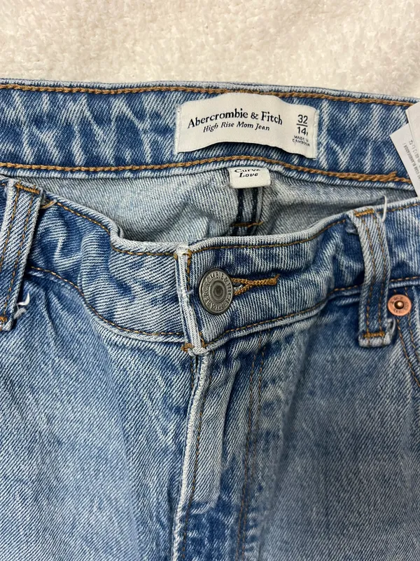 Abercrombie Curve High rise mom jeans - Image 3