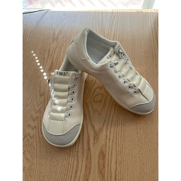 New Women's Lace Up No Tie Sneakers Cream/White size 5.5-6 - Image 2