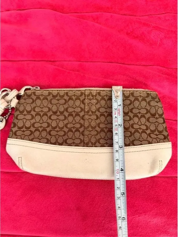 Vintage Tan and White Coach Wristlet with Tassel - Image 6