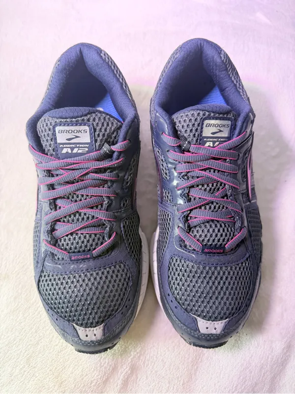 Brooks Women’s Navy and Magenta Athletic Running Shoe - Image 5