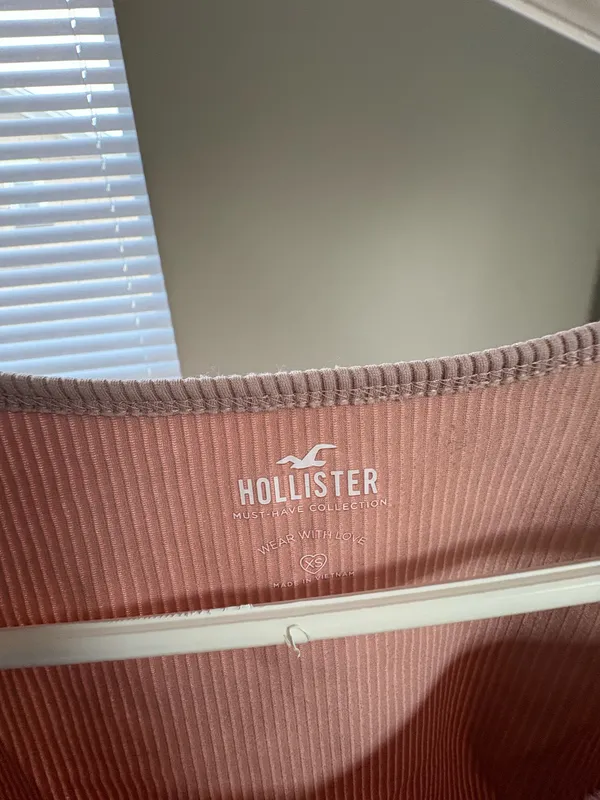 Mauve Ribbed Hollister Tee - Image 3