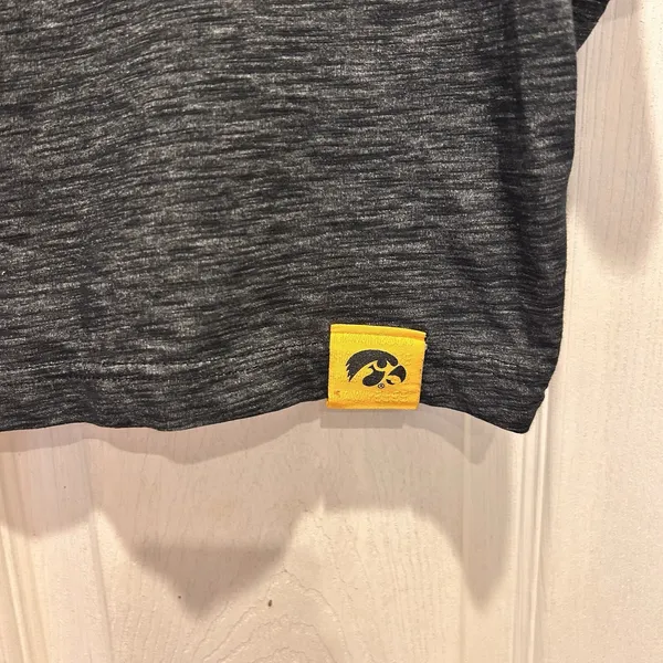 Nike Iowa Hawkeyes Womens Medium Black Dri-FIT Cropped Graphic T-Shirt‎ NCAA - Image 3