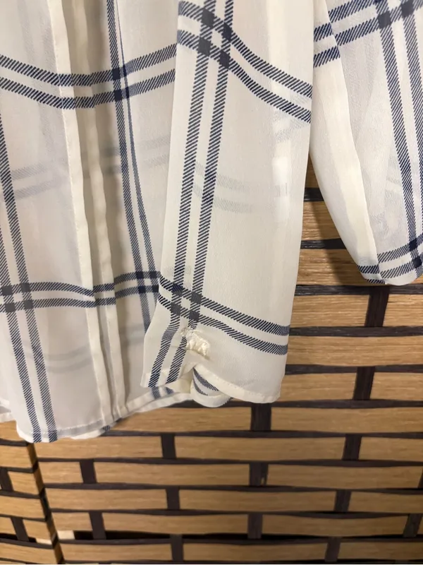 Abercrombie & fitch white and blue plaid sheer top size medium - Image 3
