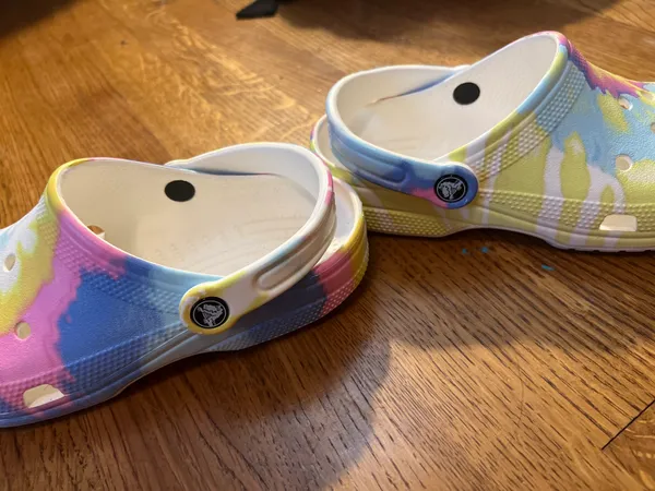 Crocs Rainbow Tye Dye - Image 2
