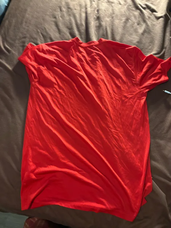 Men size medium Nike dri fit tee  - Image 3
